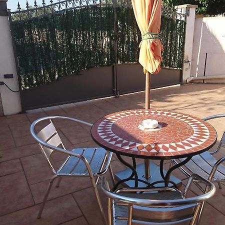 Le Tamaris Apartman Saint-Laurent-dʼAigouze Kültér fotó